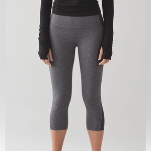 Lululemon Women Runner Crop Leggings in Heathered Black Size 6